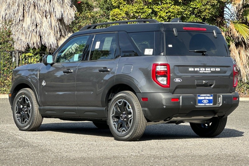 Ford Bronco Sport Vehicle Full-screen Gallery Image 05