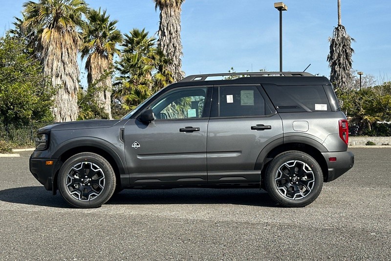 Ford Bronco Sport Vehicle Full-screen Gallery Image 06