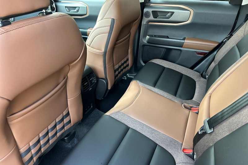 Ford Bronco Sport Vehicle Full-screen Gallery Image 12