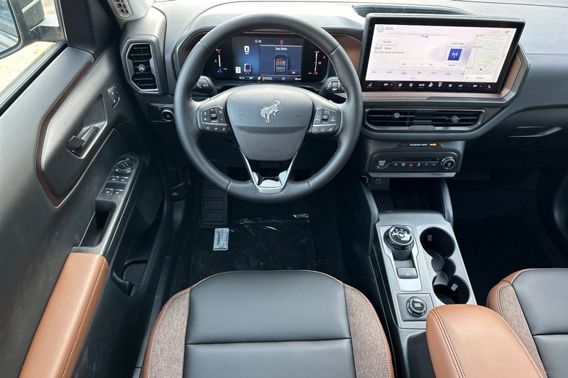 Ford Bronco Sport Vehicle Full-screen Gallery Image 15