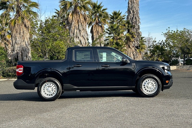 Ford Maverick Vehicle Full-screen Gallery Image 02