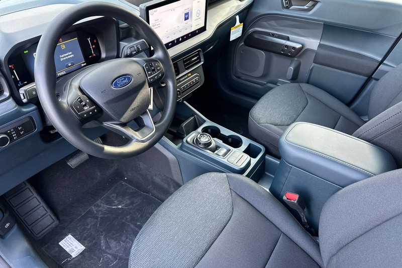 Ford Maverick Vehicle Full-screen Gallery Image 09