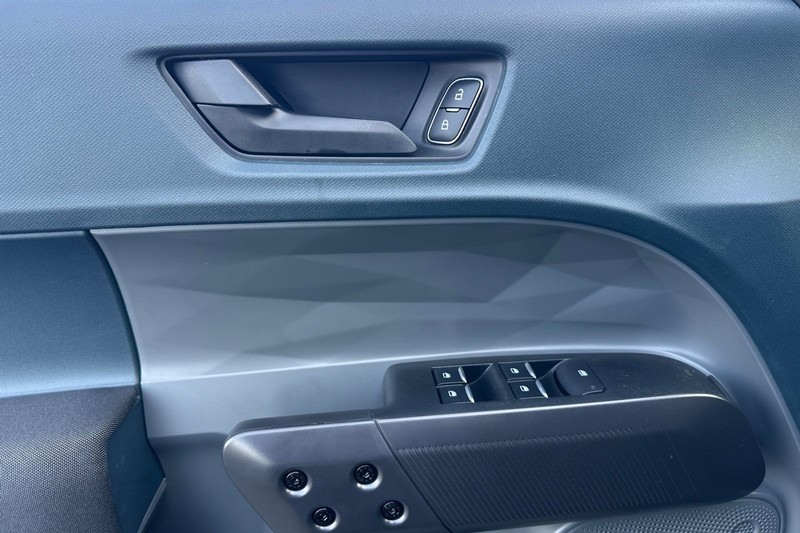 Ford Maverick Vehicle Full-screen Gallery Image 10