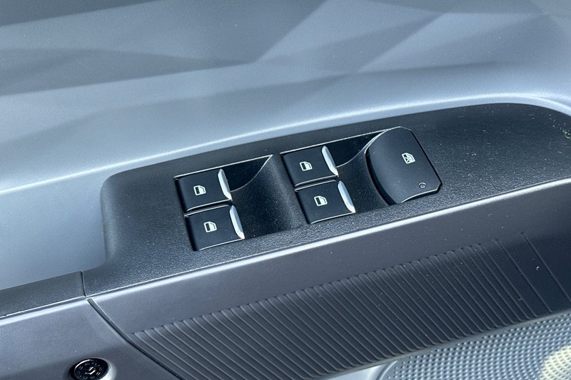 Ford Maverick Vehicle Full-screen Gallery Image 11