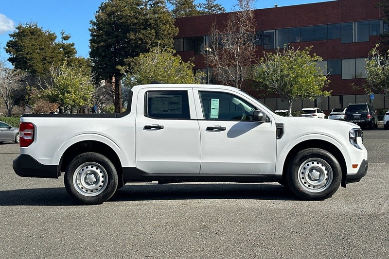 Ford Maverick Vehicle Full-screen Gallery Image 02