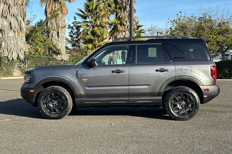 Ford Bronco Sport Vehicle Full-screen Gallery Image 06