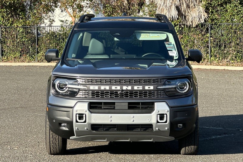 Ford Bronco Sport Vehicle Full-screen Gallery Image 08