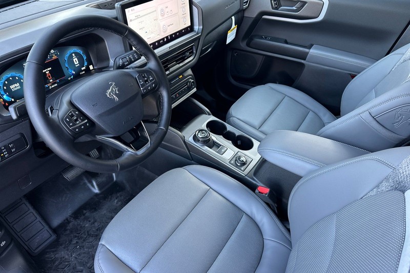 Ford Bronco Sport Vehicle Full-screen Gallery Image 09