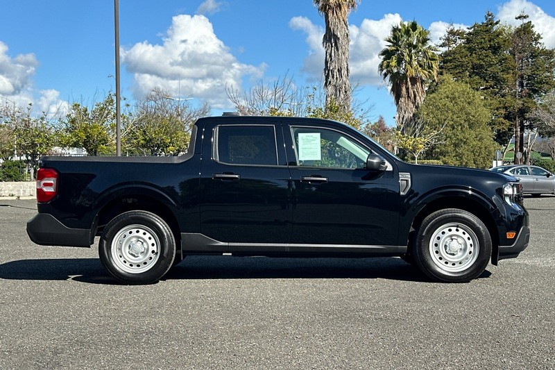 Ford Maverick Vehicle Full-screen Gallery Image 02
