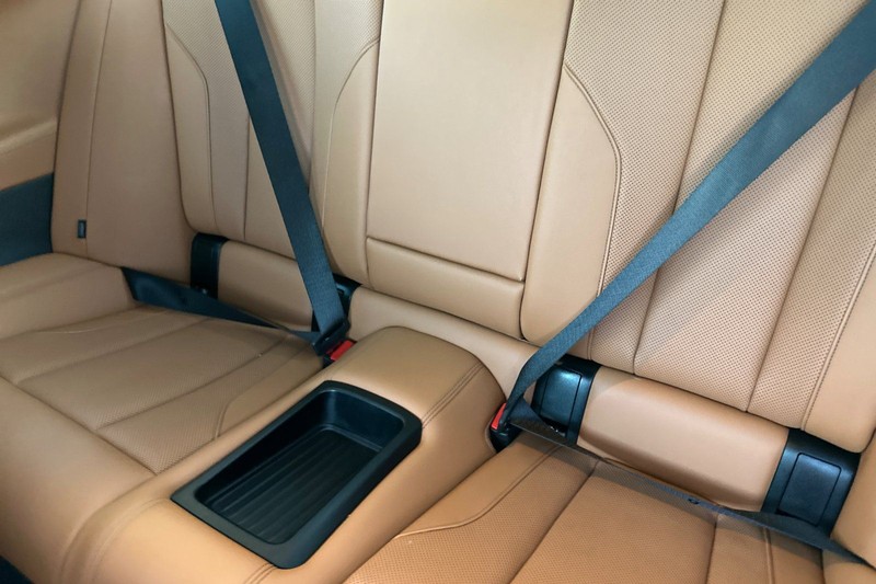 BMW 2 Series Vehicle Full-screen Gallery Image 13