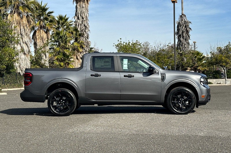 Ford Maverick Vehicle Full-screen Gallery Image 02