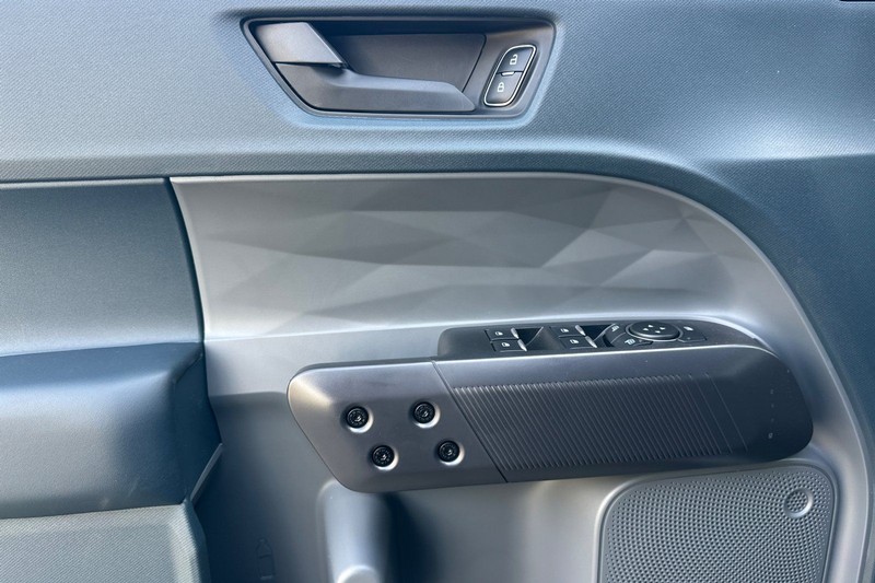 Ford Maverick Vehicle Full-screen Gallery Image 10