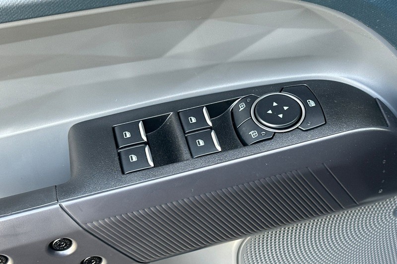 Ford Maverick Vehicle Full-screen Gallery Image 11