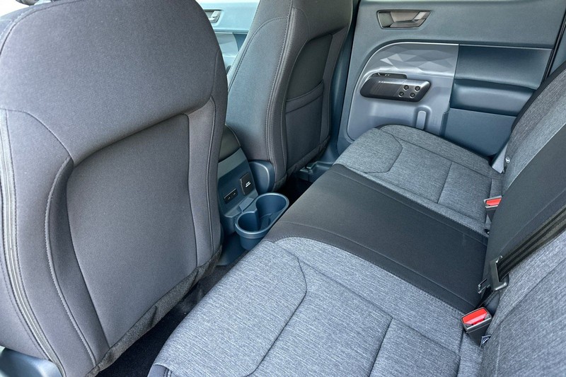 Ford Maverick Vehicle Full-screen Gallery Image 12