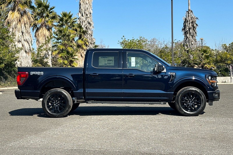 Ford F-150 Vehicle Full-screen Gallery Image 02