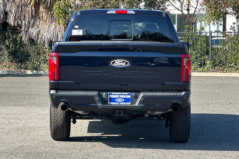 Ford F-150 Vehicle Full-screen Gallery Image 04
