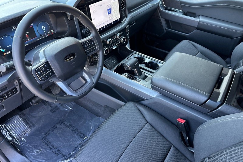 Ford F-150 Vehicle Full-screen Gallery Image 09