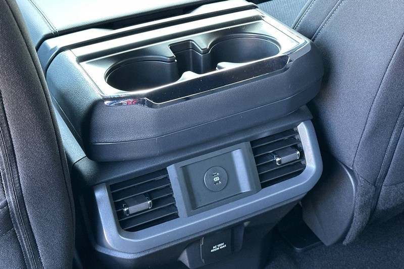 Ford F-150 Vehicle Full-screen Gallery Image 13