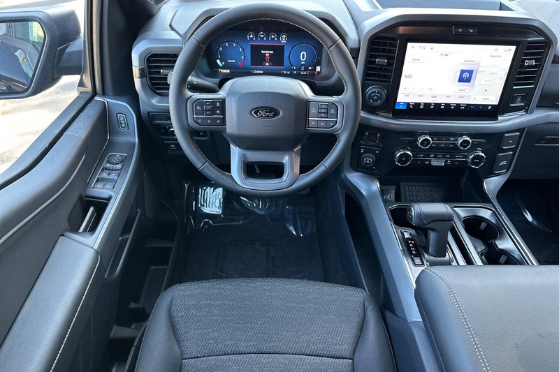 Ford F-150 Vehicle Full-screen Gallery Image 15
