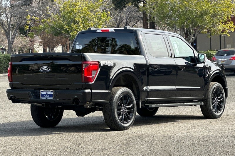 Ford F-150 Vehicle Full-screen Gallery Image 03
