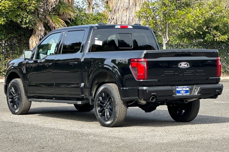 Ford F-150 Vehicle Full-screen Gallery Image 05