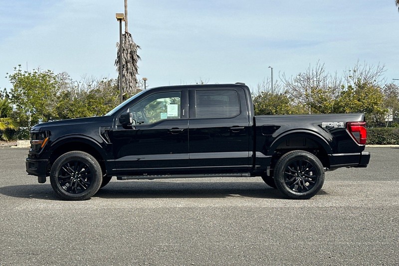 Ford F-150 Vehicle Full-screen Gallery Image 06