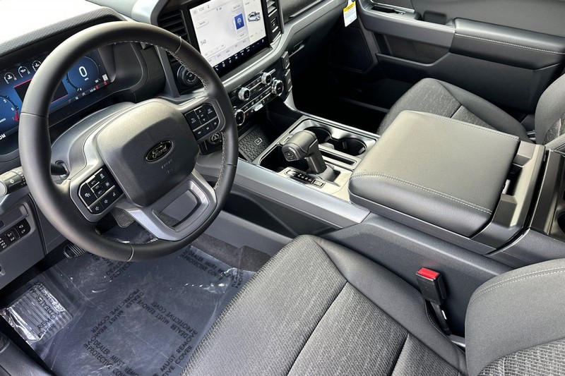 Ford F-150 Vehicle Full-screen Gallery Image 09