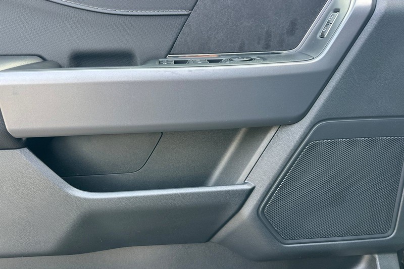 Ford F-150 Vehicle Full-screen Gallery Image 10