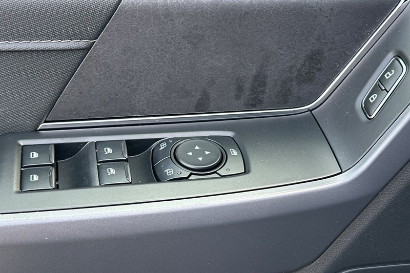 Ford F-150 Vehicle Full-screen Gallery Image 11