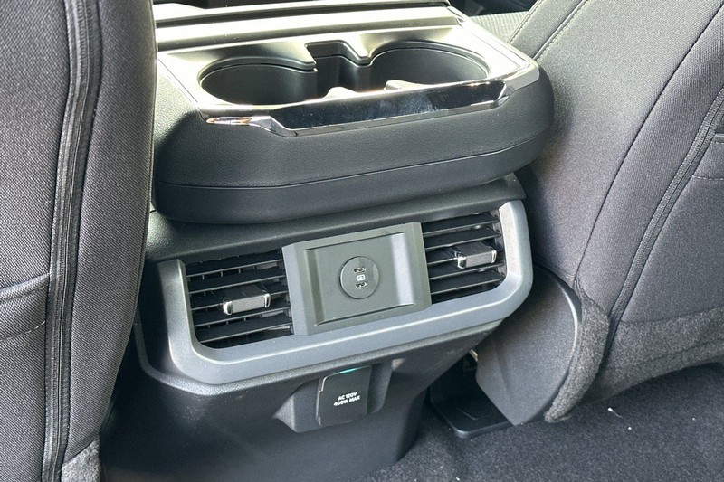 Ford F-150 Vehicle Full-screen Gallery Image 13