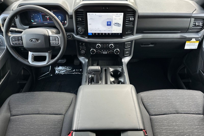 Ford F-150 Vehicle Full-screen Gallery Image 14