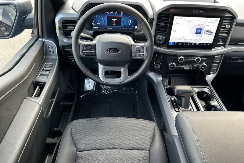 Ford F-150 Vehicle Full-screen Gallery Image 15