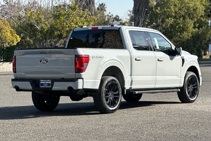 Ford F-150 Vehicle Full-screen Gallery Image 03