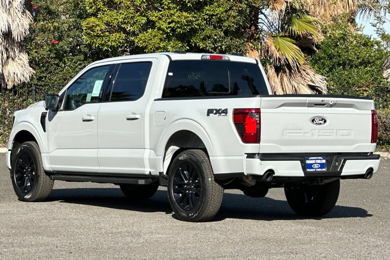 Ford F-150 Vehicle Full-screen Gallery Image 05