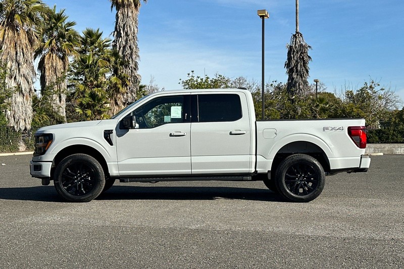 Ford F-150 Vehicle Full-screen Gallery Image 06