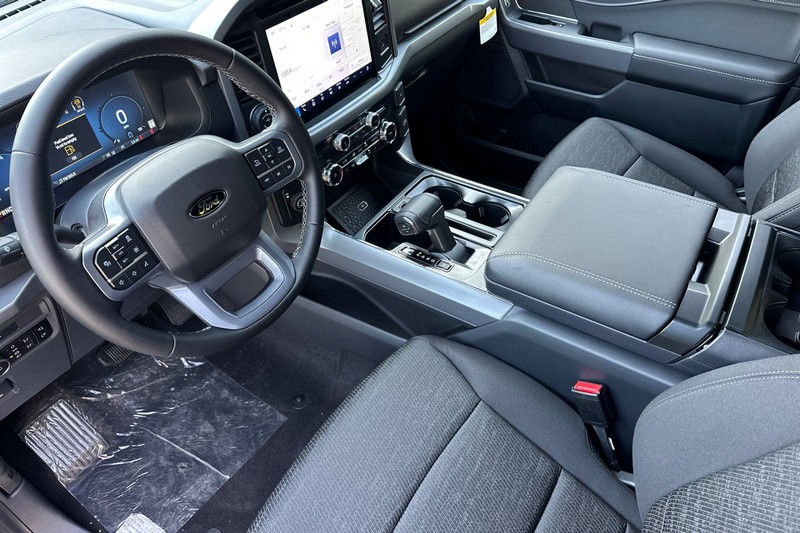 Ford F-150 Vehicle Full-screen Gallery Image 09