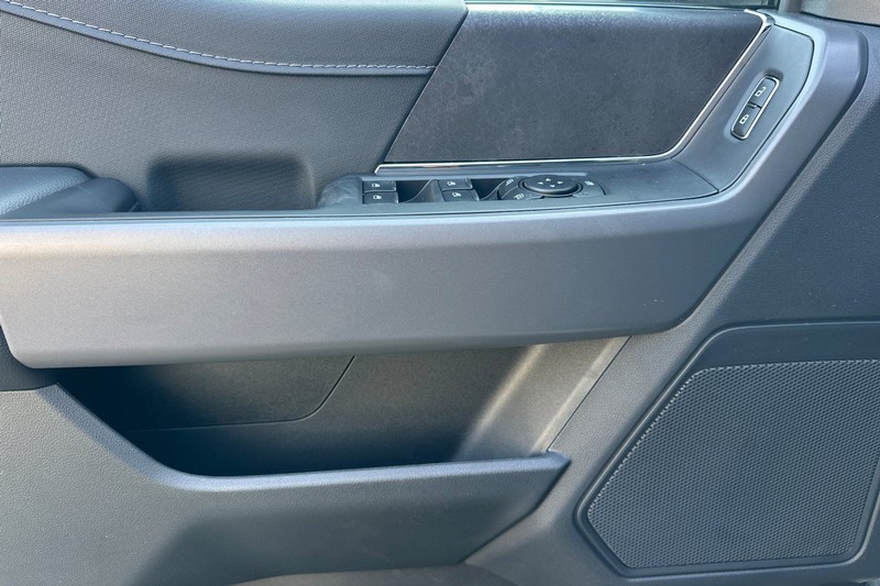 Ford F-150 Vehicle Full-screen Gallery Image 10