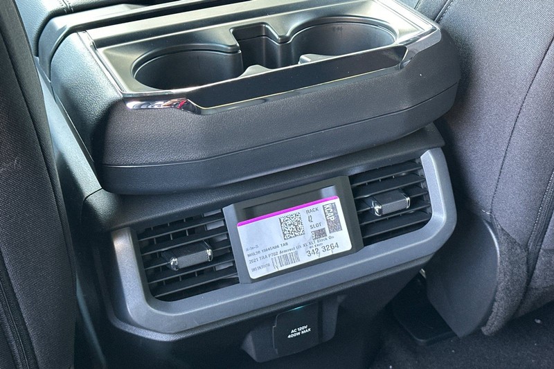 Ford F-150 Vehicle Full-screen Gallery Image 13