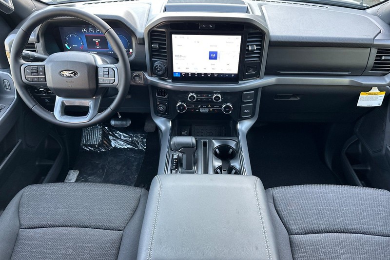 Ford F-150 Vehicle Full-screen Gallery Image 14