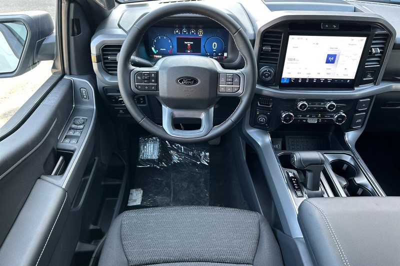 Ford F-150 Vehicle Full-screen Gallery Image 15