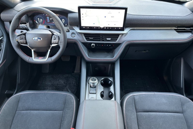 Ford Explorer Vehicle Full-screen Gallery Image 14