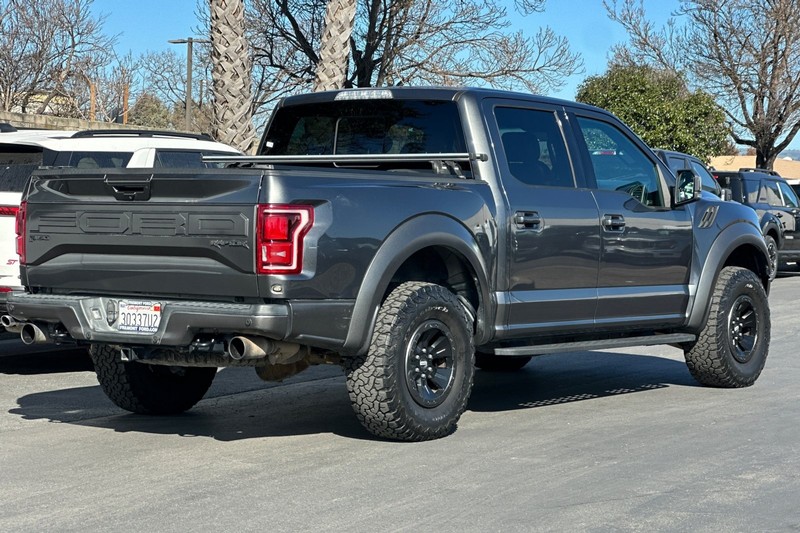 Ford F-150 Vehicle Full-screen Gallery Image 03