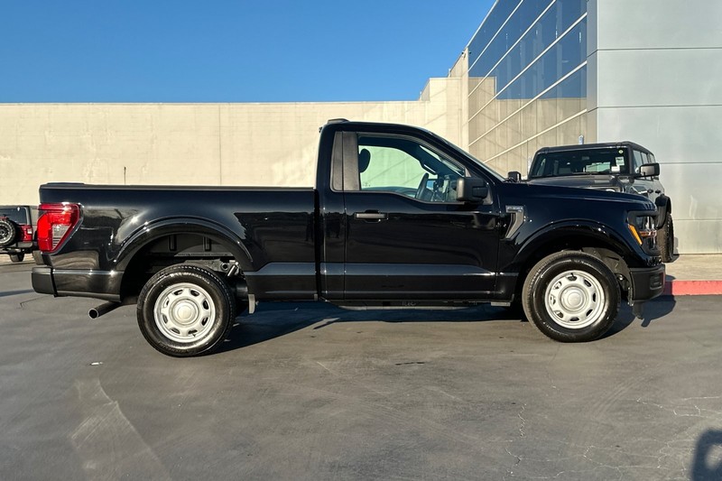 Ford F-150 Vehicle Full-screen Gallery Image 02