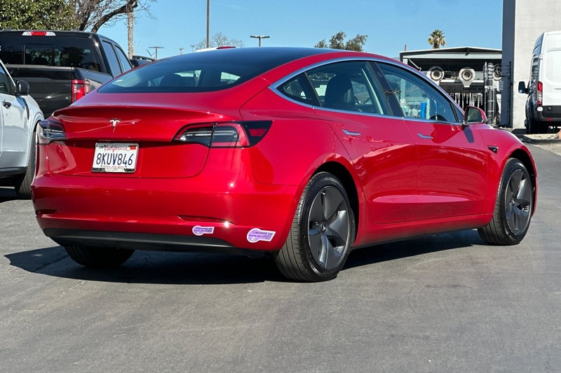 Tesla Model 3 Vehicle Full-screen Gallery Image 03