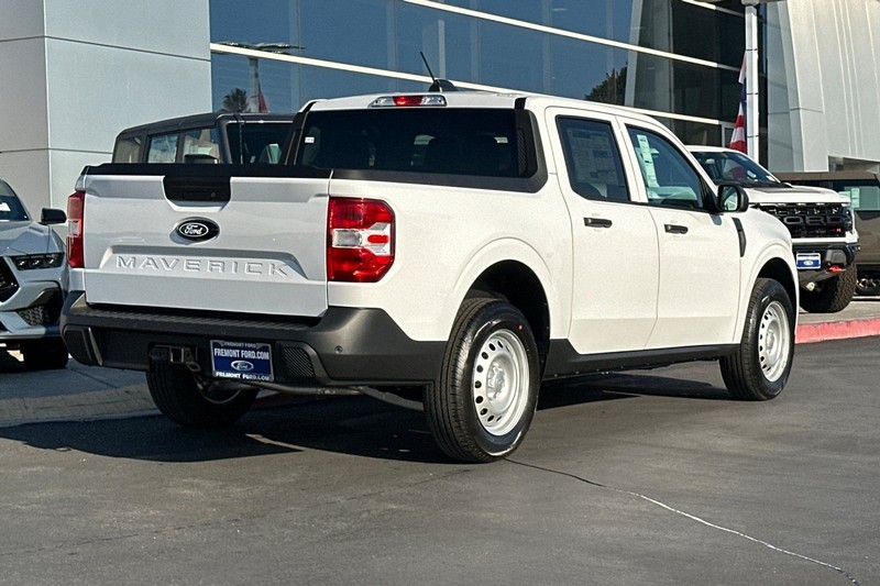 Ford Maverick Vehicle Full-screen Gallery Image 03