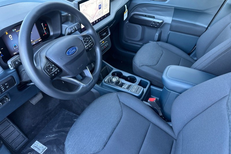 Ford Maverick Vehicle Full-screen Gallery Image 09