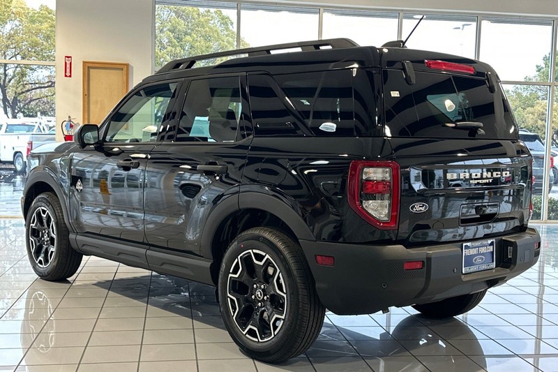 Ford Bronco Sport Vehicle Full-screen Gallery Image 05