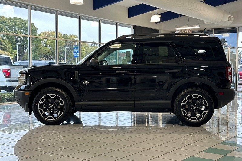 Ford Bronco Sport Vehicle Full-screen Gallery Image 06