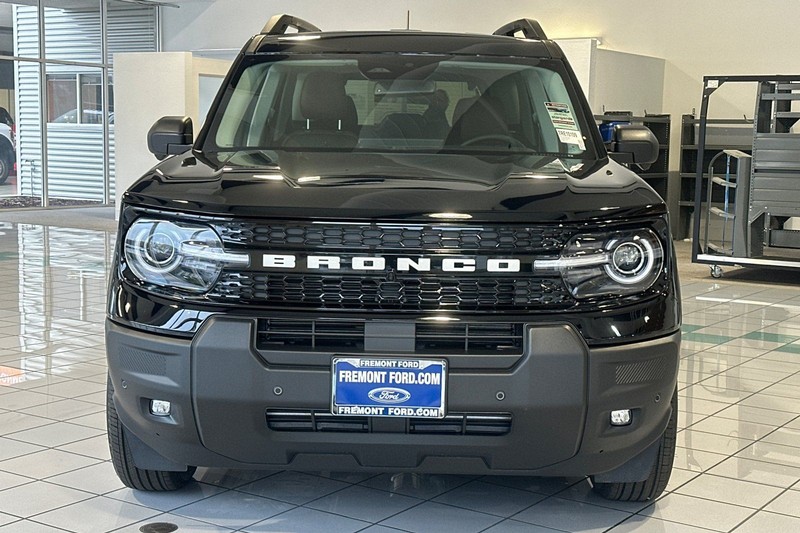 Ford Bronco Sport Vehicle Full-screen Gallery Image 08