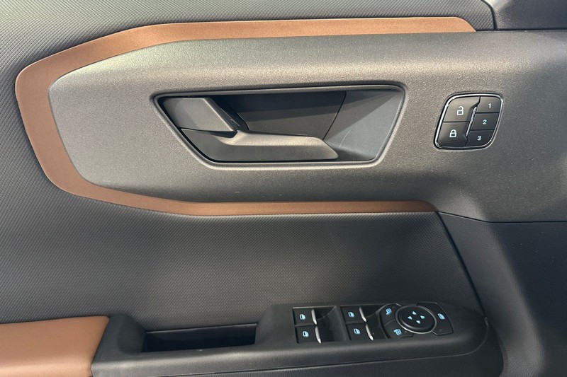 Ford Bronco Sport Vehicle Full-screen Gallery Image 10